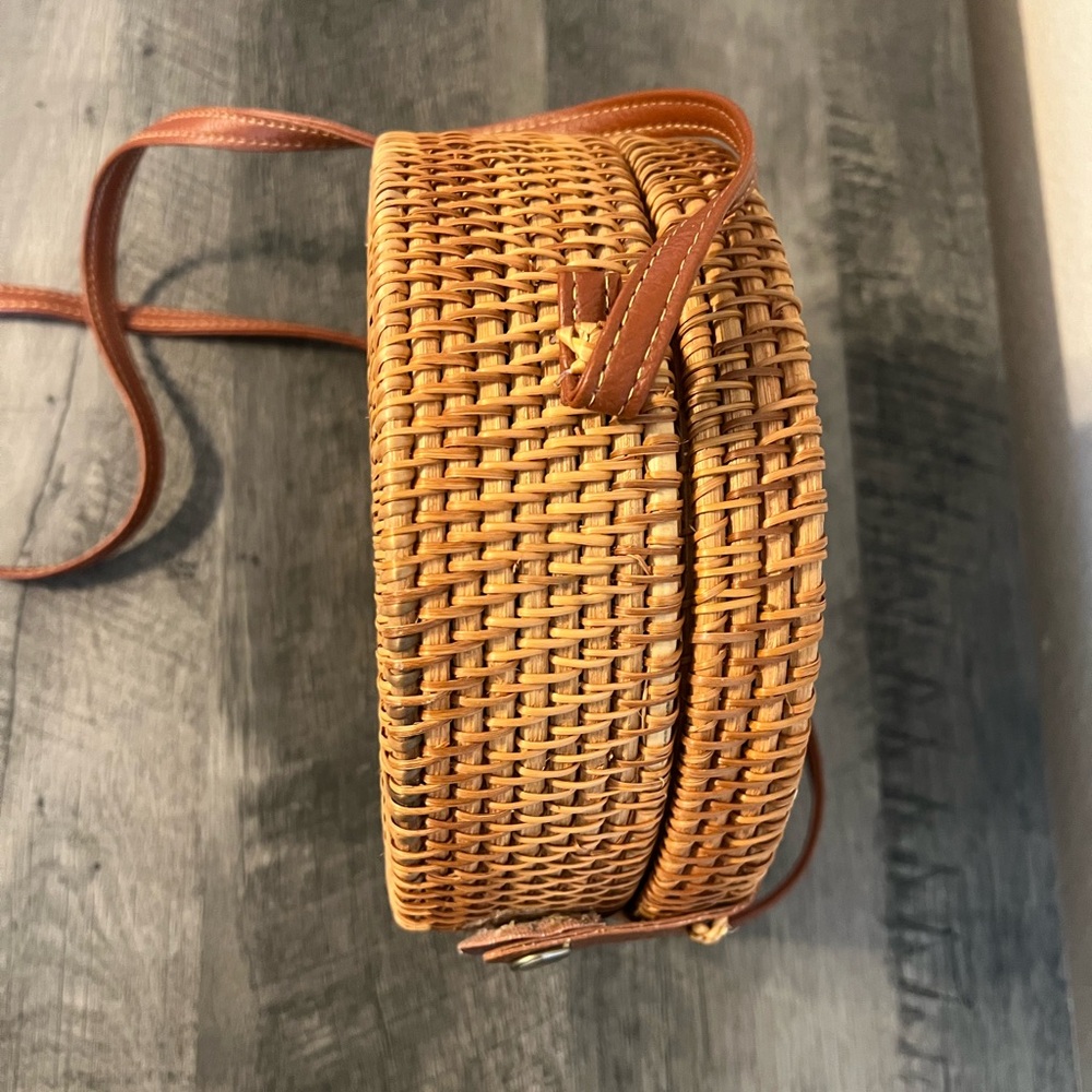Round Straw Tan Crossbody Bag - Picture 5 of 8